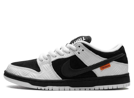 Nike SB Dunk Low TIGHTBOOTH - pickUP